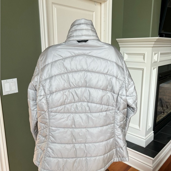 Women’s large Columbia titanium, two-piece with detachable hood and snow belt. - Picture 12 of 15